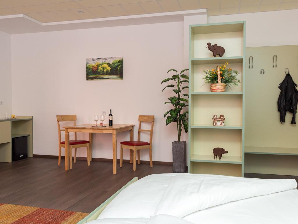 Winrooms "Hotel&Appartement" วีเนอร์นอยชตัดท์ ภายนอก รูปภาพ