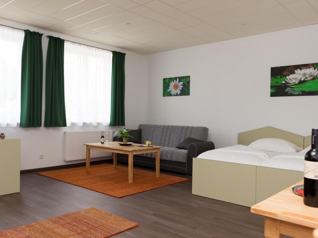 Winrooms "Hotel&Appartement" วีเนอร์นอยชตัดท์ ภายนอก รูปภาพ