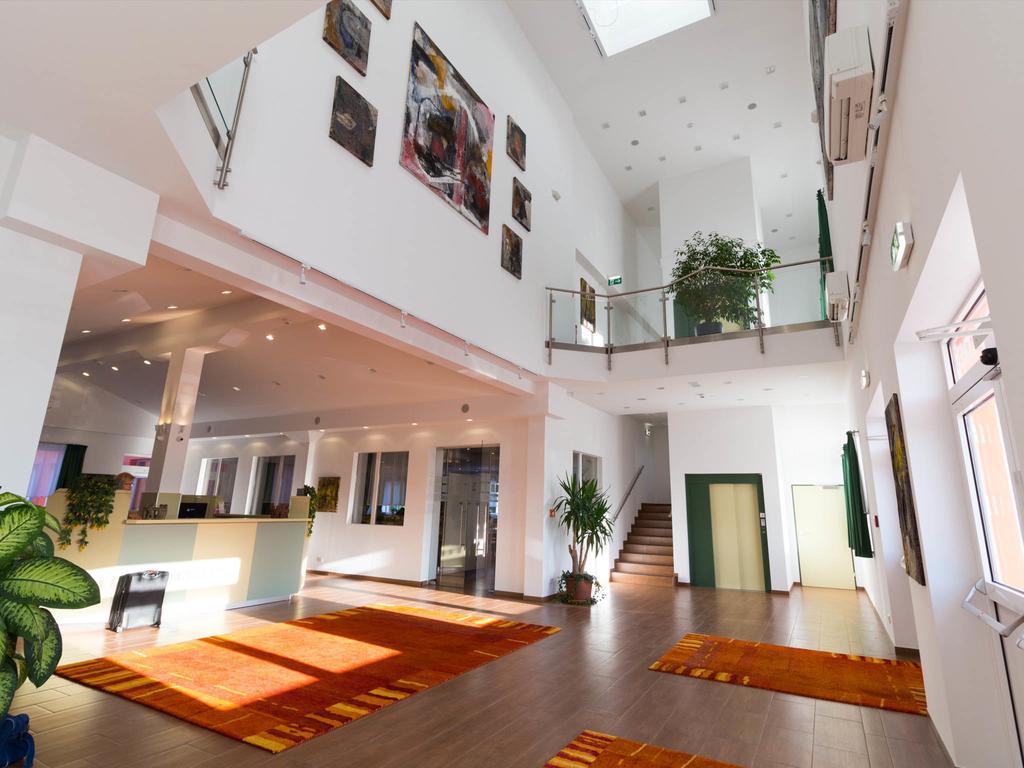 Winrooms "Hotel&Appartement" วีเนอร์นอยชตัดท์ ภายนอก รูปภาพ