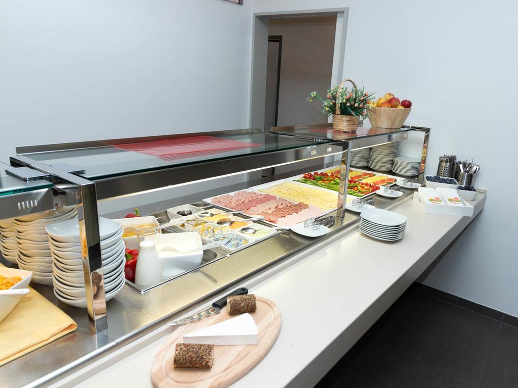 Winrooms "Hotel&Appartement" วีเนอร์นอยชตัดท์ ภายนอก รูปภาพ